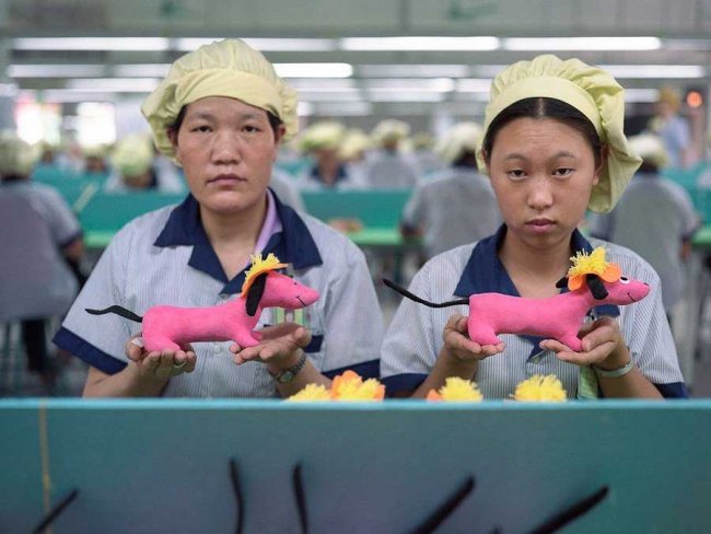 chinese-factory-workers depressing