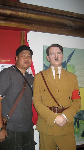 Indonesian Nazi Hitler Cafe - Soldaten Kaffee - Hitler Figure