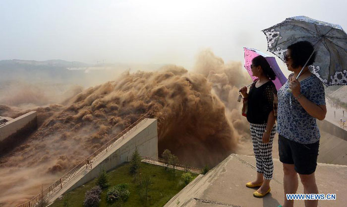 Silt - Xiao Lang Di Dam - Yellow River Clearance - Spectators 2