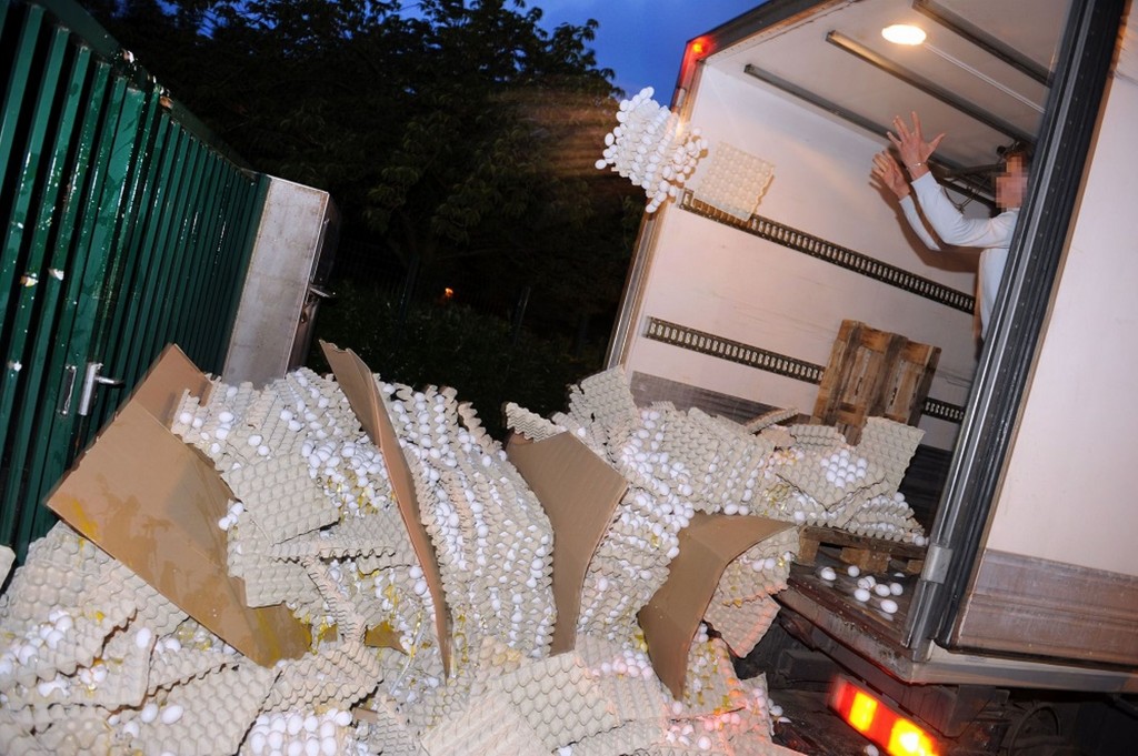 French Farmers Smash 20000 Eggs Protest - Eggs is eggs