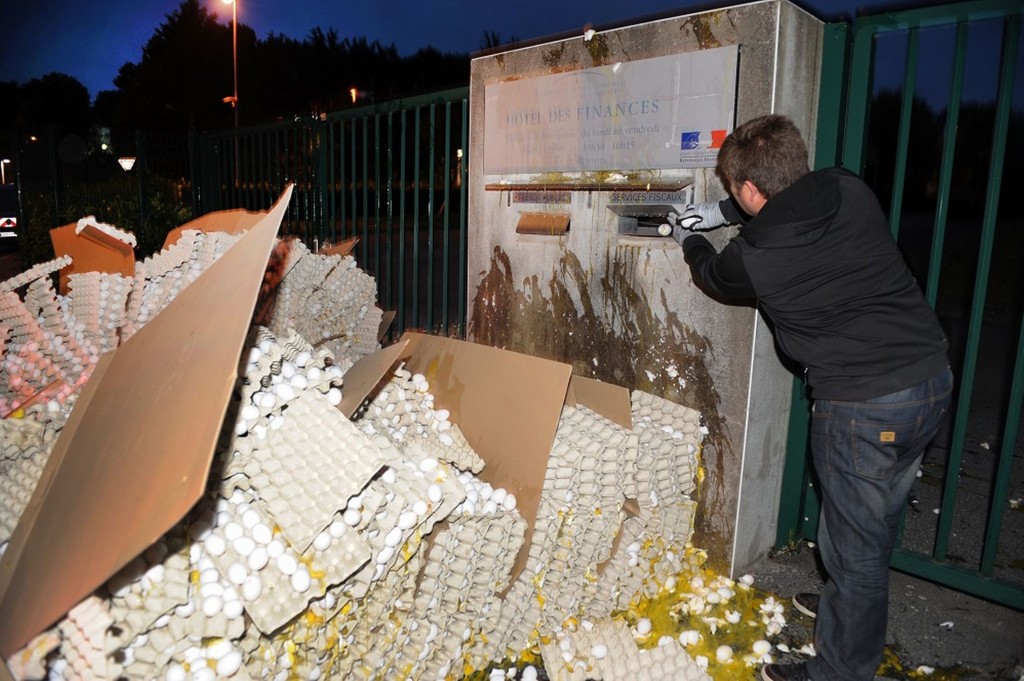 French Farmers Smash 20000 Eggs Protest - Posting an Egg