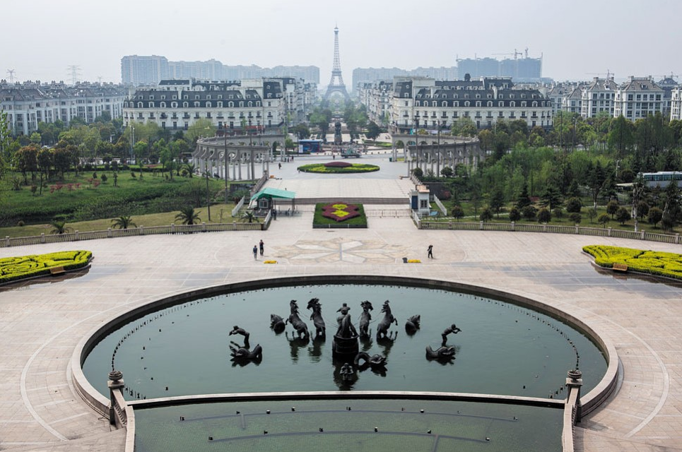 Tianducheng Fake Paris In CHina - Main square 2