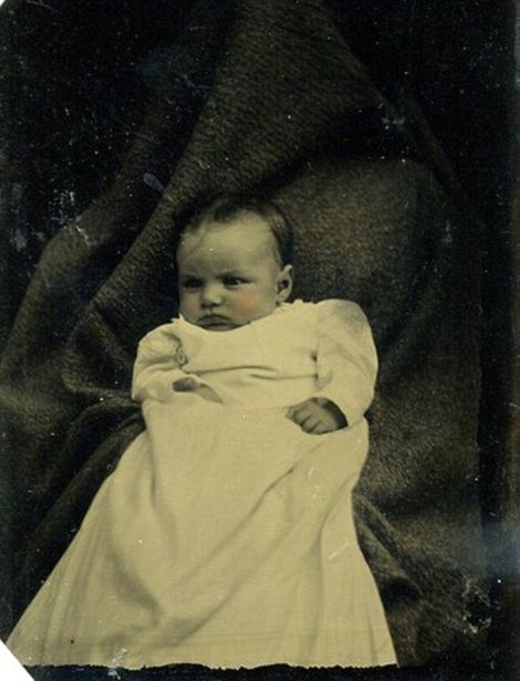 Hidden Mother Photographs - Victorian - rug